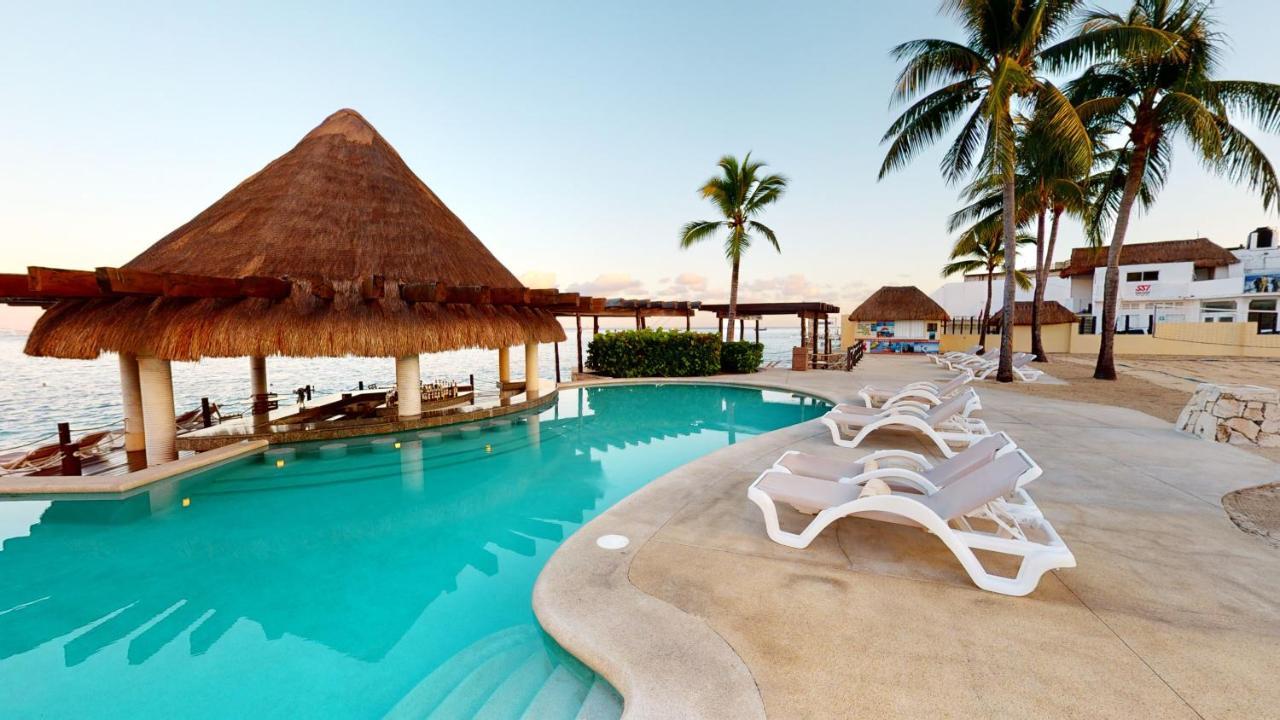 Grand Park Royal Cozumel Hotel Екстериор снимка Pool at the Grand Palladium Hotel