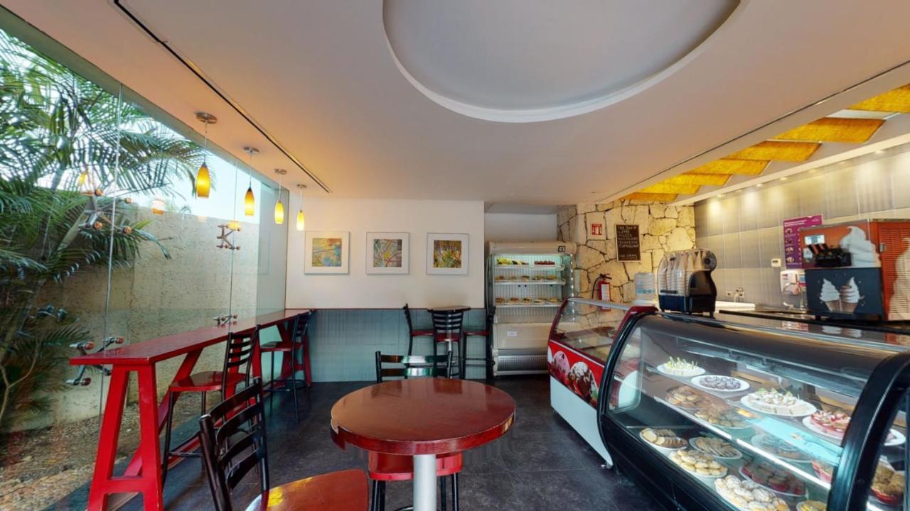 Grand Park Royal Cozumel Hotel Екстериор снимка A pastry shop in Mexico City